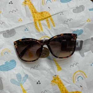 Falls Creek Tortoiseshell Sunglasses with Brown Gradient Lenses with pink floral